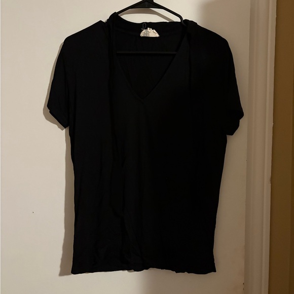 Black tee with tie neck - Picture 1 of 3